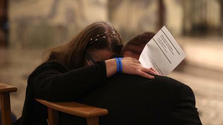 Gedenken an die Opfer der Hochwasserkatastrophe bei einer Messe in Aachen
