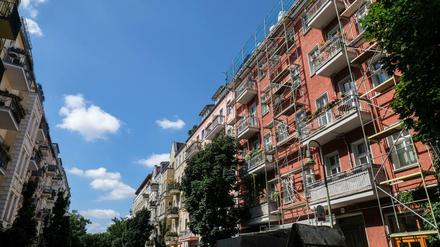 Steigende Mieten in Berlin lösen Proteste aus - die Linke schlägt einen Mietendeckel vor.