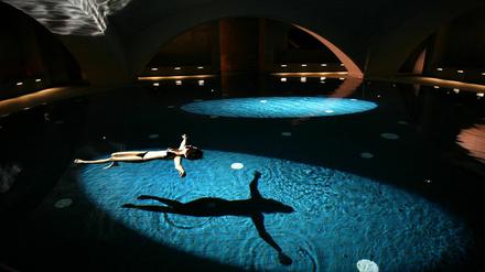 Saunen und Thermen wie das Liquidrom dürfen in Berlin wieder öffnen – aber nur für Geimpfte und Genesene.