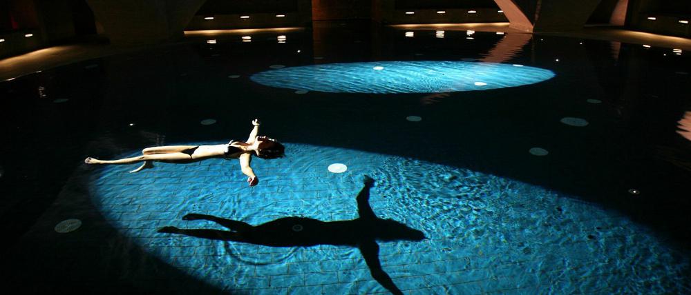 Saunen und Thermen wie das Liquidrom dürfen in Berlin wieder öffnen – aber nur für Geimpfte und Genesene.