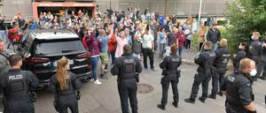 Proteste bei der Veranstaltung mit Sachsens Ministerpräsident Michael Kretschmer in Freiberg.