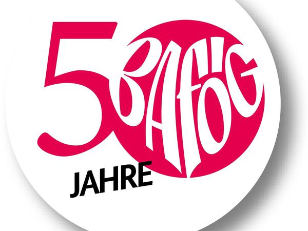Schriftzug 50 Jahre Bafög, bei dem das Wort Bafög in Herzform gesetzt ist.
