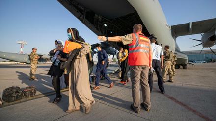 Von der Bundeswehr aus Kabul Evakuierte in Taschkent 