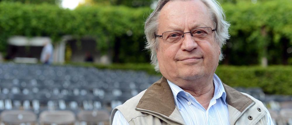 Siegfried Matthus im Heckentheater des Schlossparks Rheinsberg.