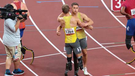 Felix Streng (Mitte recht) und Johannes Floors nach ihrem Finallauf.