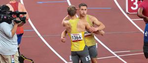 Felix Streng (Mitte recht) und Johannes Floors nach ihrem Finallauf.