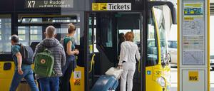 Zu Beginn der Pandemie brach die Fahrgastzahl der BVG um mehr als drei Viertel ein. Jetzt nähert sie sich wieder 80 Prozent des Vorkrisenniveaus.