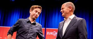 Kevin Kühnert und Olaf Scholz bei einer SPD-Wahlveranstaltung.