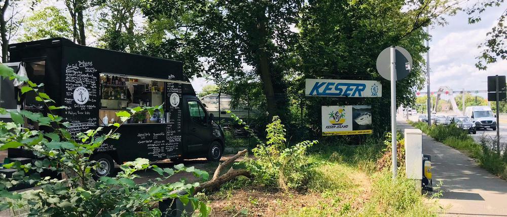 Päuschen an der Heerstraße: Nevios Foodtruck ist beliebt bei Hundehaltern und Wassersportlern.