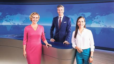 Da waren’s wieder drei. Aline Abboud (rechts) wird Caren Miosga und Ingo Zamperoni in der Moderation der „Tagesthemen“ vertreten.