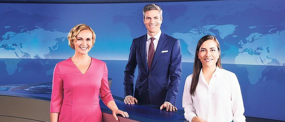 Da waren’s wieder drei. Aline Abboud (rechts) wird Caren Miosga und Ingo Zamperoni in der Moderation der „Tagesthemen“ vertreten.