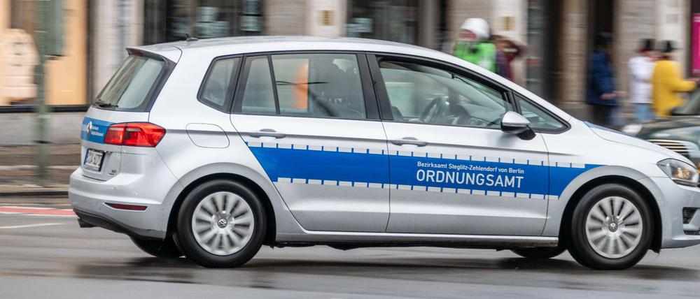 Ein Dienstwagen des Ordnungsamts Steglitz-Zehlendorf.