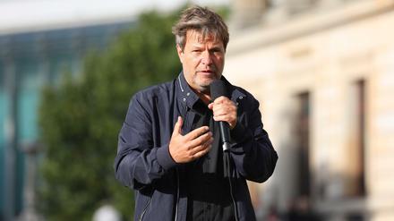 Robert Habeck stärkt dem grünen Finanzminister von Baden-Württemberg den Rücken.