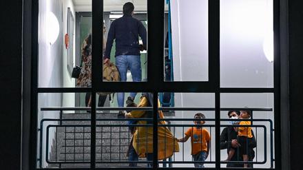 Brandenburg hatte sich bereit gezeigt, die 266 Menschen aufzunehmen, die bereits er Erstaufnahme in Doberlug-Kirchhain angekommen waren.