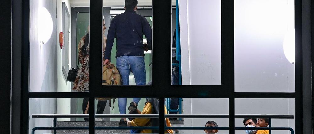 Brandenburg hatte sich bereit gezeigt, die 266 Menschen aufzunehmen, die bereits er Erstaufnahme in Doberlug-Kirchhain angekommen waren.