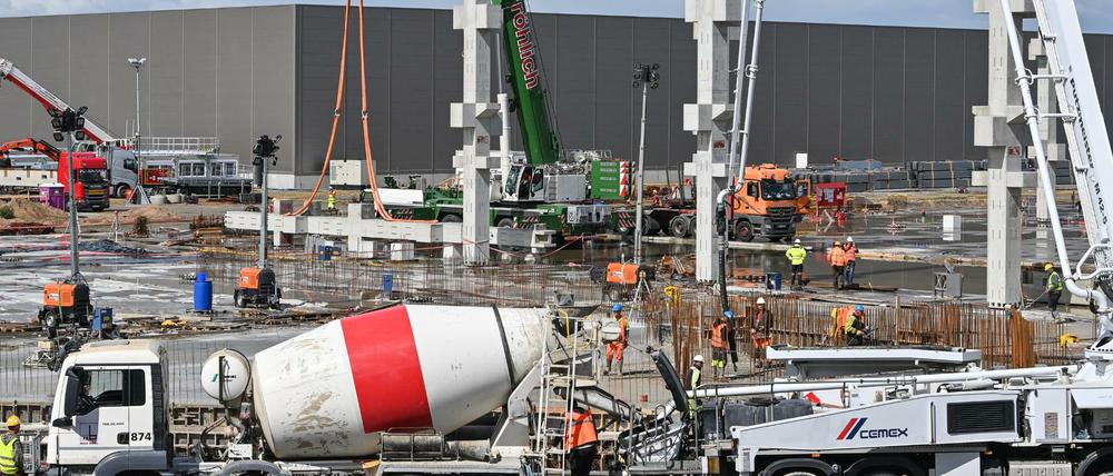 Die Baustelle für die Tesla-Gigafabrik in Grünheide Ende August 2021.