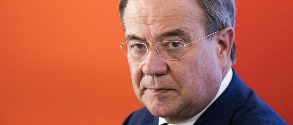 DKanzlerkandidat Armin Laschet muss ein weiteres Umfragetief für CDU und CSU einstecken.