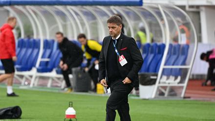 Rasen statt Telefon. Unions Manager Oliver Ruhnert ist froh, dass die stressige Transferperiode endlich vorüber ist. 