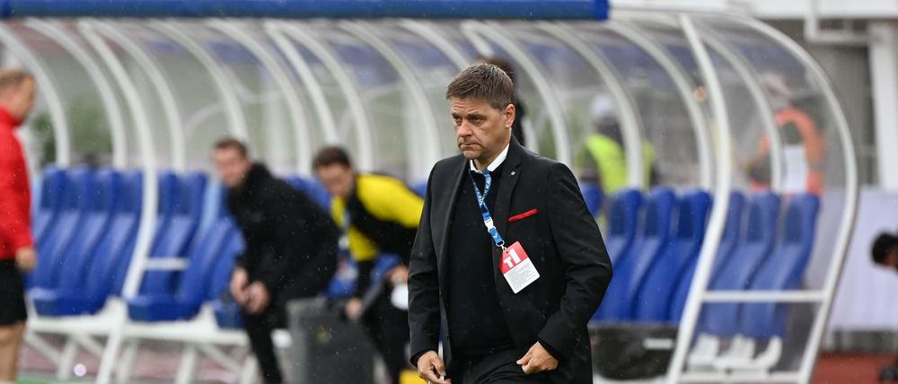 Rasen statt Telefon. Unions Manager Oliver Ruhnert ist froh, dass die stressige Transferperiode endlich vorüber ist. 