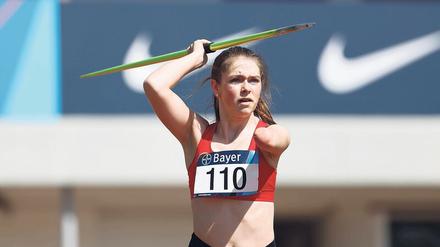 Lise Petersen, 16, tritt am Freitag bei den Paralympics im Speerwerfen an. Ihre Mutter Wencke Petersen,44, hofft zu Hause in Schleswig Holstein, dass das ZDF ihren Wettkampf ab 12.26 Uhr deutscher Zeit überträgt.