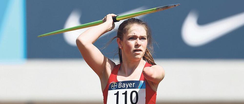 Lise Petersen, 16, tritt am Freitag bei den Paralympics im Speerwerfen an. Ihre Mutter Wencke Petersen,44, hofft zu Hause in Schleswig Holstein, dass das ZDF ihren Wettkampf ab 12.26 Uhr deutscher Zeit überträgt.