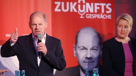 SPD-Kanzlerkandidat Olaf Scholz und die Berliner SPD-Spitzenkandidatin Franziska Giffey im Restaurant Zenner im Bezirk Treptow. 