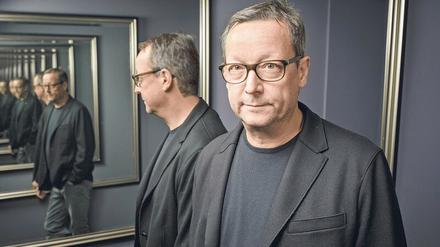 Auszeichnung in Kreuzberg. Beim Deutschen Schauspielpreis ist Matthias Brandt nominiert in der Kategorie „Schauspieler in einer Hauptrolle“ für den dreiteiligen Krimifilm „Das Geheimnis des Totenwaldes“, der 2019 gedreht wurde. Gerade hat er die Dreharbeiten zur neuen Netflixserie „Cable Cash“ beendet. 