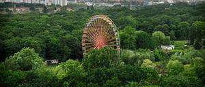 Bei vielen Berliner:innen bekannt: das Riesenrad im "Spreepark". 