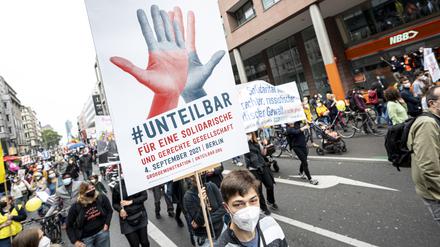 Für Menschenrechte: Rund 10.000 Menschen haben nach Angaben der Polizei am Sonnabend an der "Unteilbar"-Demo teilgenommen.