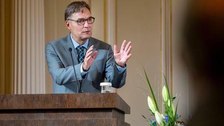 Achim Bonte spricht bei seiner Amtseinführung in der Staatsbibliothek zu Berlin.