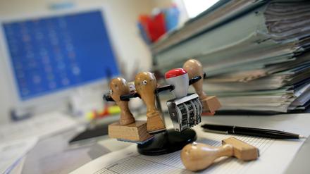 Noch mindestens bis zum 10. September verhindert eine Arbeitsschutzverordnung einen Vollbetrieb in den Ämtern. Aber auch nach dem Datum dürften viele Behörden nicht voll arbeitsfähig sein.