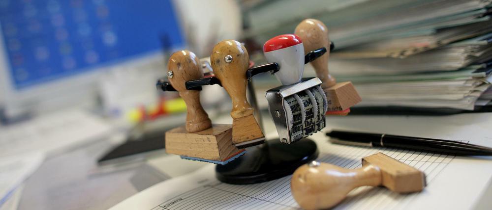 Noch mindestens bis zum 10. September verhindert eine Arbeitsschutzverordnung einen Vollbetrieb in den Ämtern. Aber auch nach dem Datum dürften viele Behörden nicht voll arbeitsfähig sein.