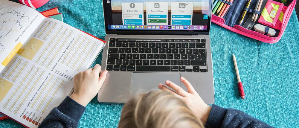 500 Millionen Euro extra gab es für Schüler-Laptops, von denen die Länder schon 470 Millionen Euro ausgegeben haben.