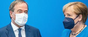 Kritiker werfen Armin Laschet vor, den Wahlkampf von Angela Merkel zu kopieren. Nur ohne Kanzlerbonus.