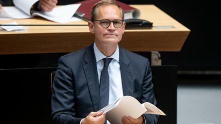 Michael Müller (SPD), Regierender Bürgermeister von Berlin, sitzt in der 83. Plenarsitzung des Berliner Abgeordnetenhauses.
