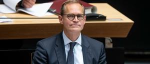 Michael Müller (SPD), Regierender Bürgermeister von Berlin, sitzt in der 83. Plenarsitzung des Berliner Abgeordnetenhauses.