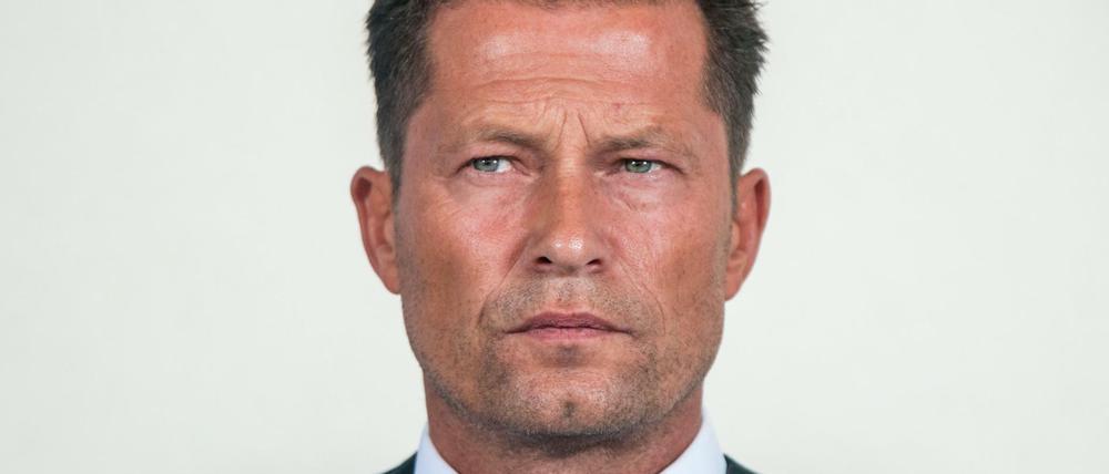Schauspieler Til Schweiger stellt sich in einem neuen Dokumentarfilm klar gegen das Impfen von Kindern gegen Corona.