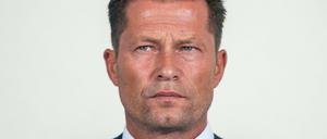 Schauspieler Til Schweiger stellt sich in einem neuen Dokumentarfilm klar gegen das Impfen von Kindern gegen Corona.
