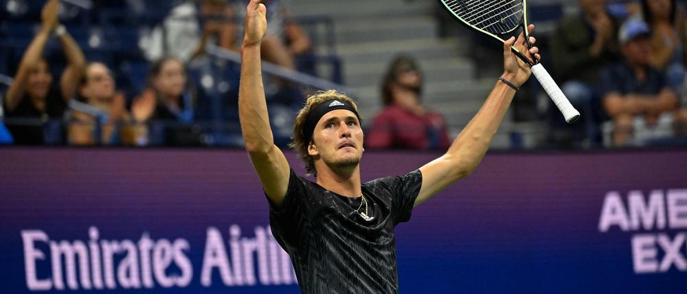 Alexander Zverev jubelt nach dem Sieg gegen Jack Sock über den Achtelfinaleinzug bei den US-Open.