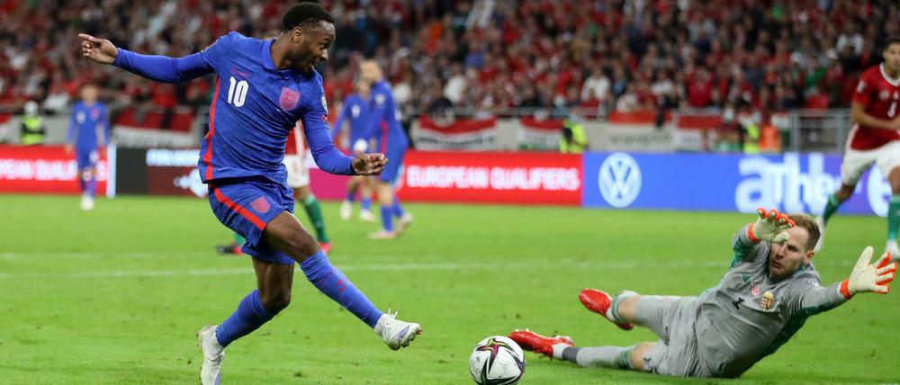 Raheem Sterling bereitete den Ungarn auf dem Rasen große Probleme.