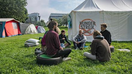 Die Umweltaktivisten befinden sich nach eigener Aussage seit Montag im Hungerstreik. 