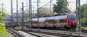 Nachdem in Senftenberg ein Zug entgleiste, ermittelt die Polizei wegen des Verdachts der Gefährdung des Bahnverkehrs. (Symbolbild)