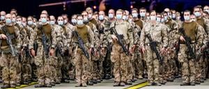 Gruppenbild nach Heimkehr: die deutschen Soldatinnen und Soldaten, die in Afghanistan waren.