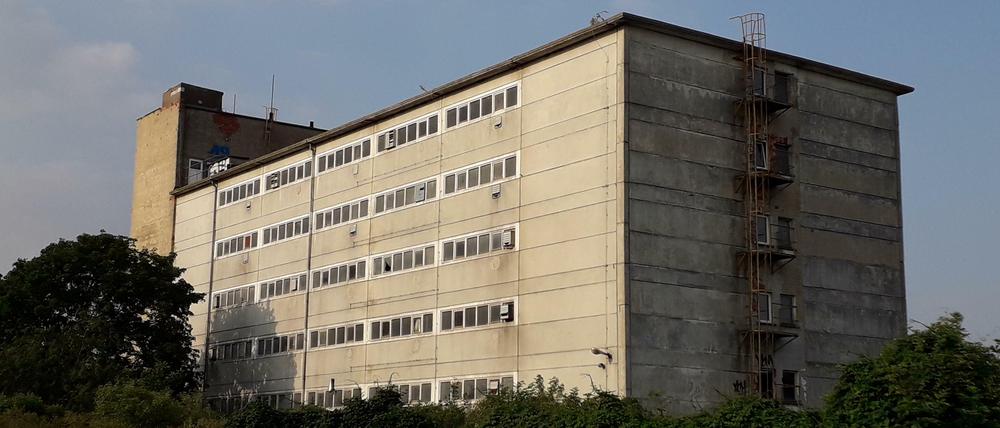 Das sogenannte Schweinehochhaus in Maasdorf steht seit drei Jahren leer.