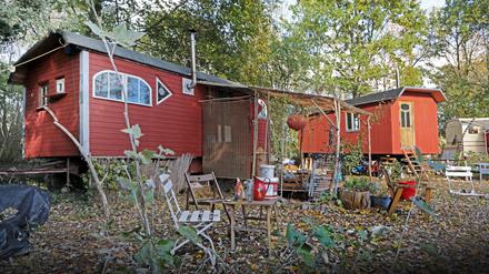 Bauwagen oder Tiny House? Die Grenze verläuft meist fließend, etwa hier bei der Wagenburg Herrmannswerder in Potsdam. 