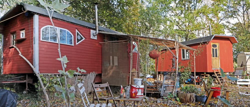 Bauwagen oder Tiny House? Die Grenze verläuft meist fließend, etwa hier bei der Wagenburg Herrmannswerder in Potsdam.