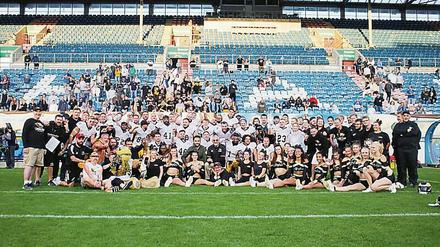 Mit einem 34:10 (28:10)-Sieg bei den Rostock Griffins machten die Berliner den vorzeitigen Aufstieg in die German Football League am Samstag perfekt.