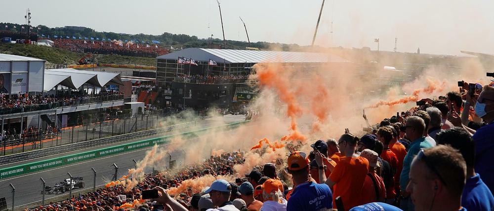 Ein Traum in Orange. Die holländischen Formel-1-Fans feierten in Zandvoort den Sieg ihres Landsmanns Max Verstappen.