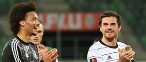 Er lacht wieder. Leroy Sané (links) hat bei der Nationalmannschaft nach schwierigen Wochen und Monaten neuen Schwung geholt.