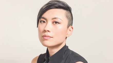Position der Renitenz. C Pam Zhang wurde 1990 in Peking geboren und wuchs in den USA auf. „Wie viel von diesen Hügeln ist Gold“ ist ihr Debütroman. Zhang liest am Mo., 13. 9. beim Internationalen Literaturfestival Berlin.